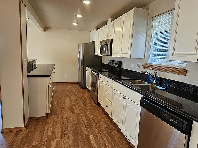 704 Lacey Ave — Photo 6