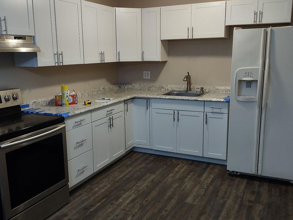 1st image of 833 Henri Ct