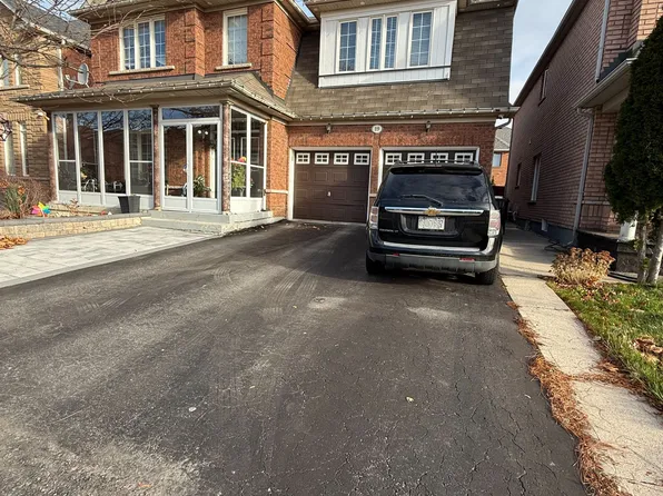 19 Mountain Gorge Rd, Brampton, ON L6R 2X7