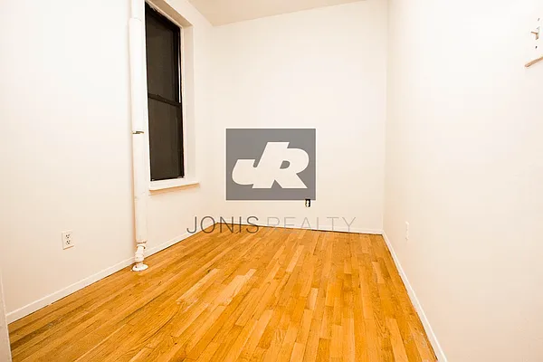 Rented by Jonis Realty | media 26