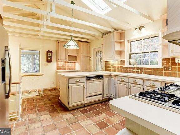 3rd image of 8006 Moorland Ln