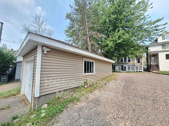 3rd image of 2114 E 4th St