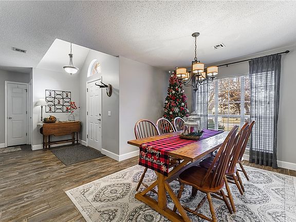 4th image of 1601 S Tallgrass Dr