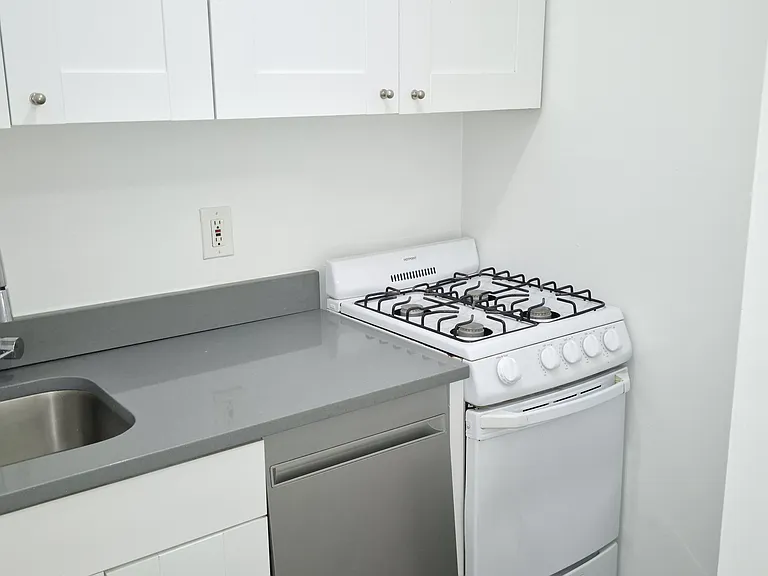 229 E 29th St #5K — Photo 6
