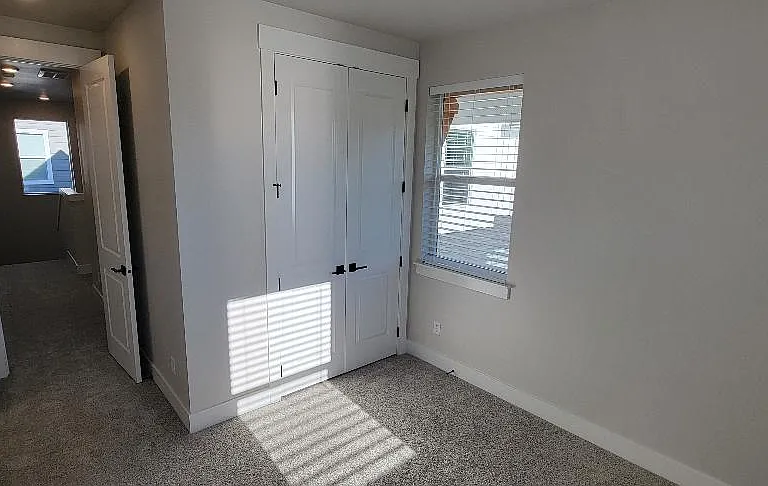 651 Moscow St — Photo 4