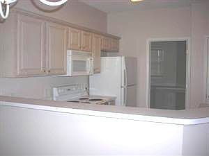 5th image of 5049 Glenbrook Dr APT 201