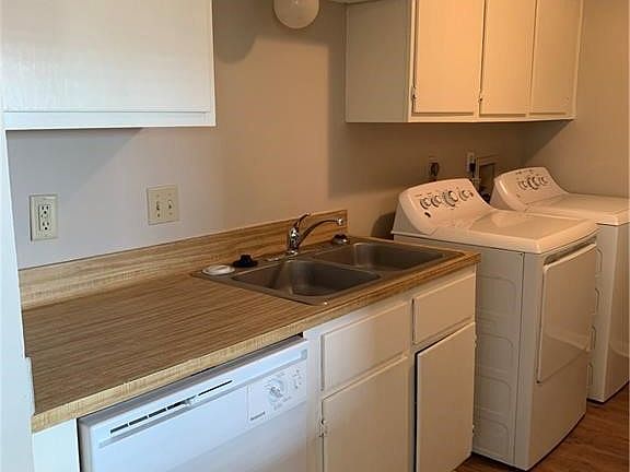 5th image of 702 Navarro Dr APT D