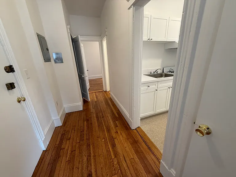 120 Warren St #6 — Photo 2