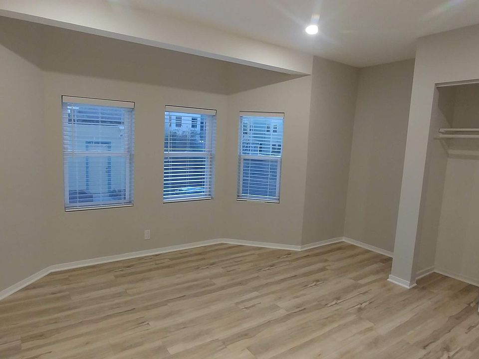 bedroom with closet