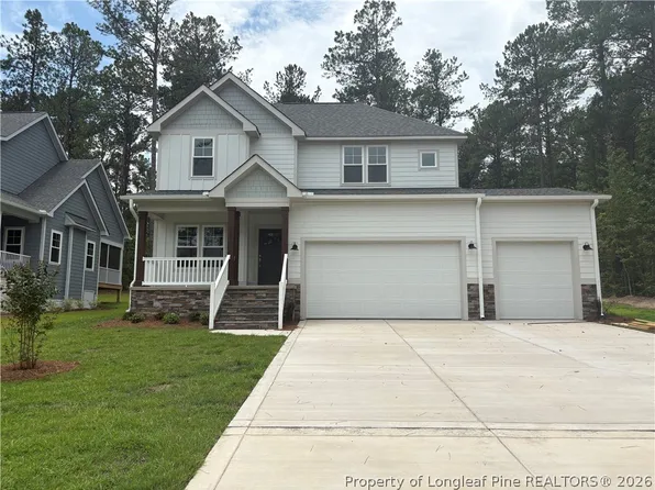 289 Education Dr, Spring Lake, NC 28390