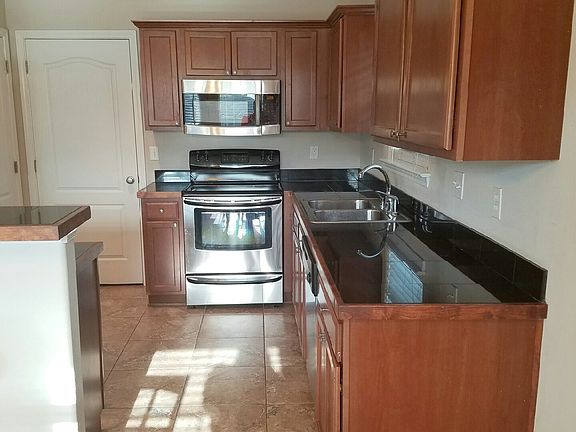2nd image of 212 Laurel Oak Dr