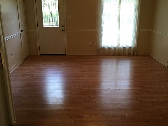5th image of 2650 Jennifer Dr