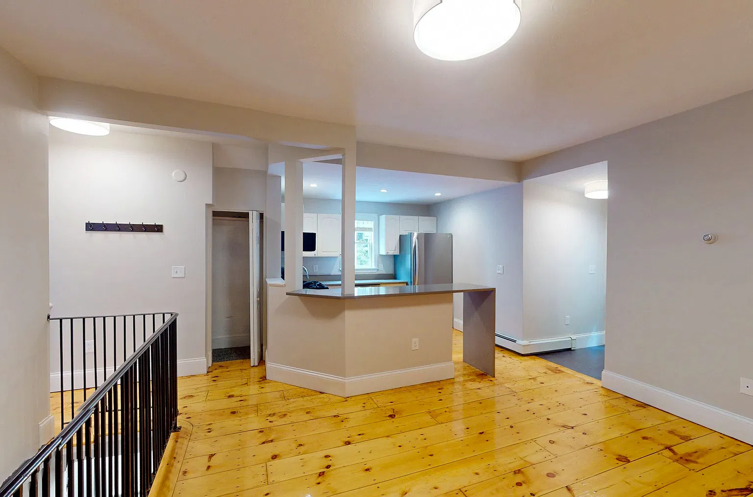 3 bed, 1.0 bath, 1200 sqft, $4,000 — Photo 4