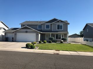 602 Cascade Ave, Moxee, WA 98936