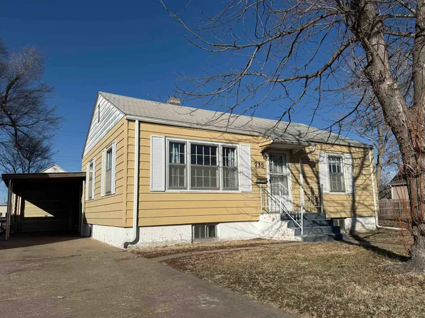 735 E Oakdale Ave, Russell, KS 67665