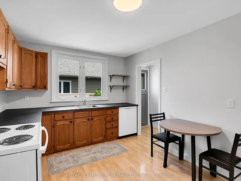 2243 Hillary Ave — Photo 11