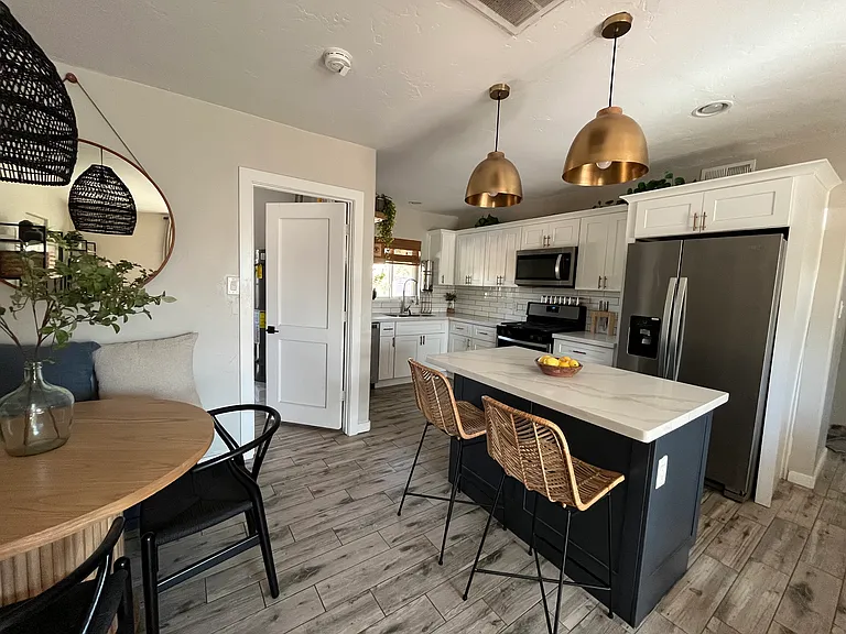 1832 E Crittenden Ln — Photo 7