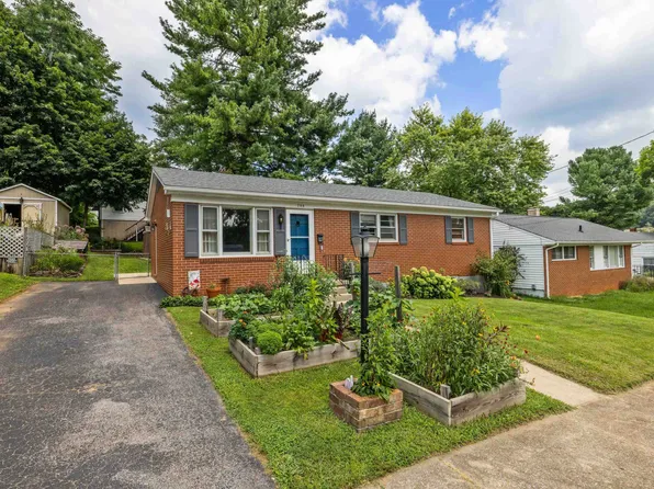 708 Cherry Hill Dr, Staunton, VA 24401