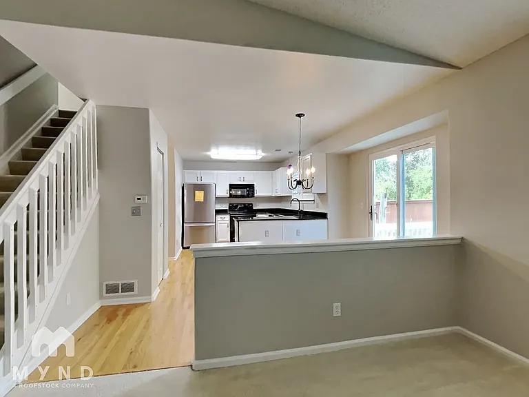 9693 Castle Ridge Cir — Photo 11