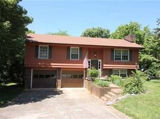 8 Glen Meadows Rd, Arden, NC 28704