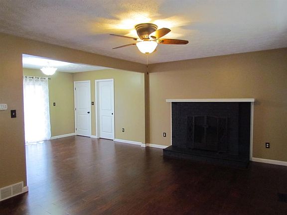 2nd image of 2215 Avinell Dr