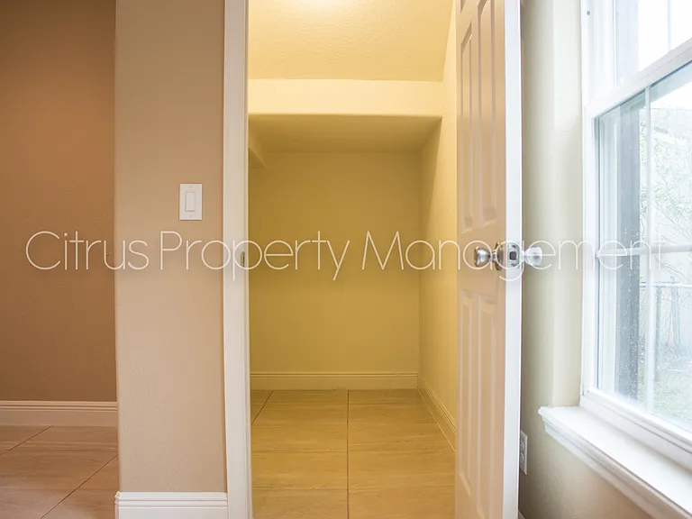 2419 S Shine Ave — Photo 4