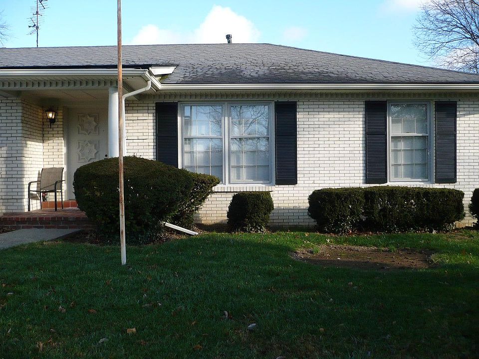 front entrance garage to left of entrance