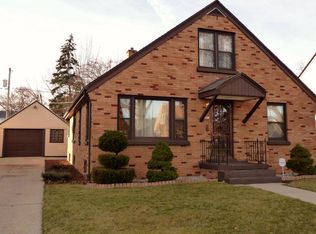 5911 N 39th St, Milwaukee, WI 53209