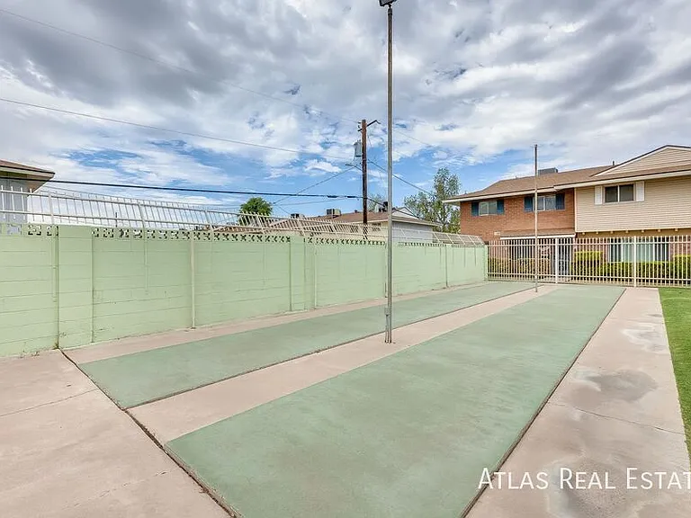 1649 W Hazelwood St — Photo 15