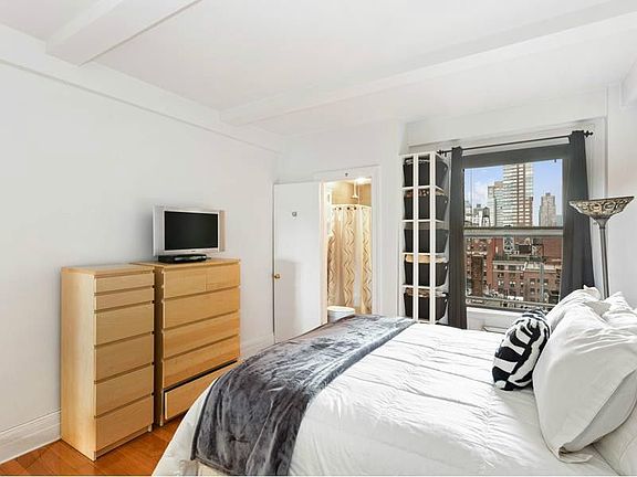 5th image of 116 W 72nd St APT 14A