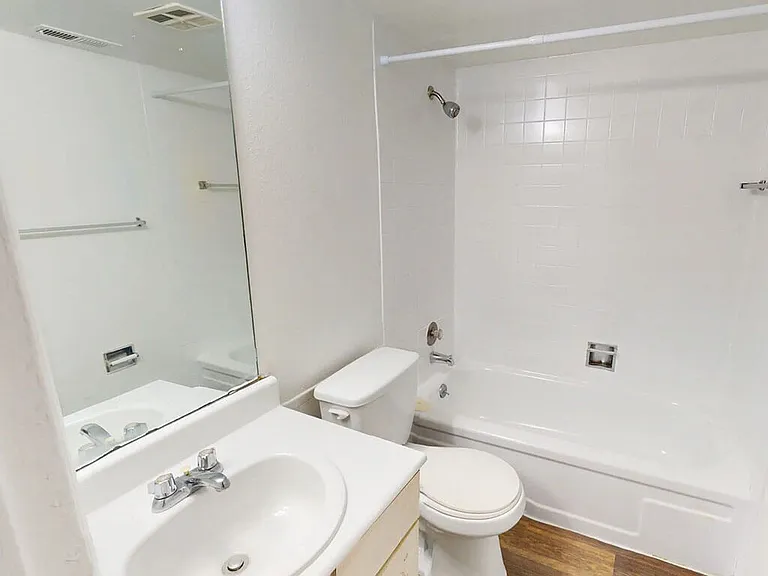 Tiled Shower Surround