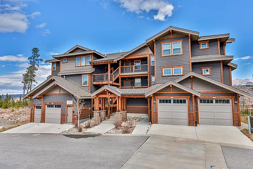 250 Cozens Pointe Cir #J-201 Photo 1