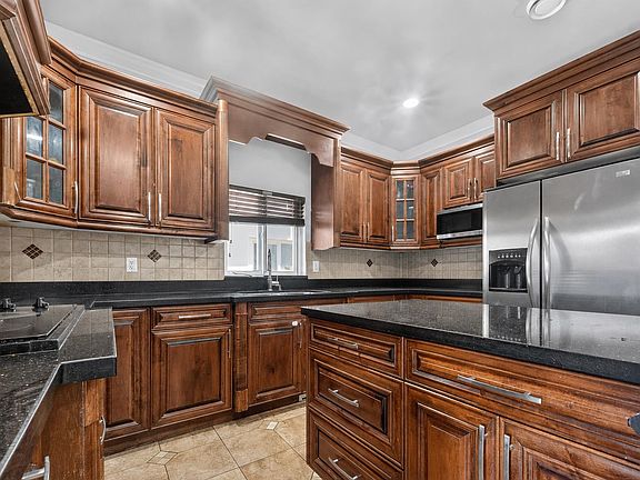 3rd image of 6657 128th St
