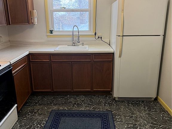 5th image of 8244 Lake St