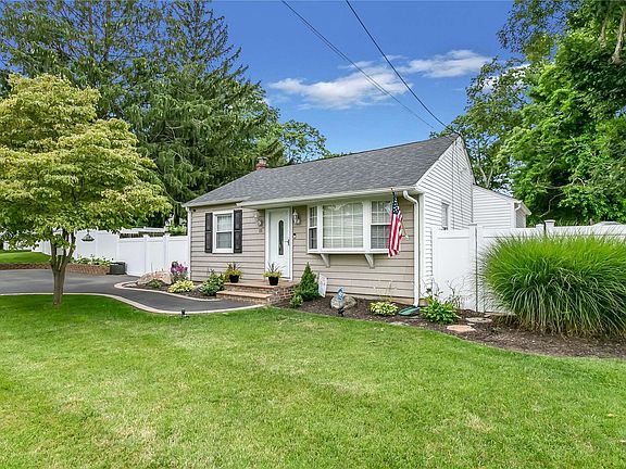 2nd image of 15 Kingdom Ct