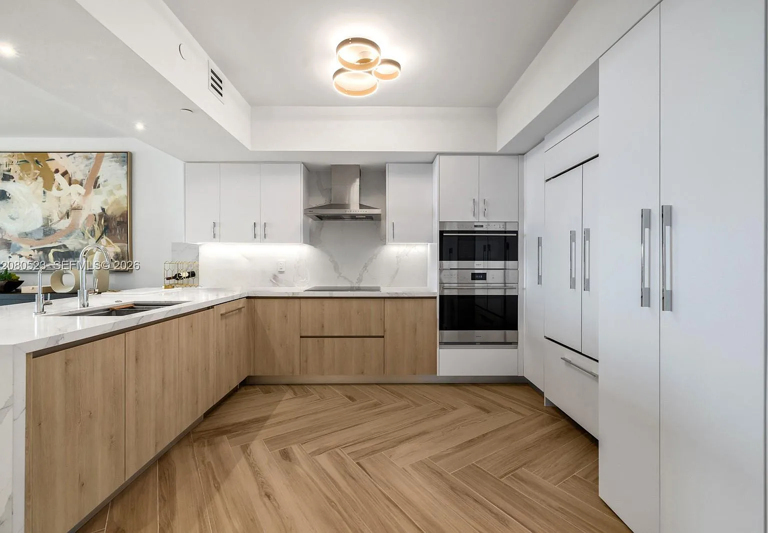 Icon Condo — Photo 3