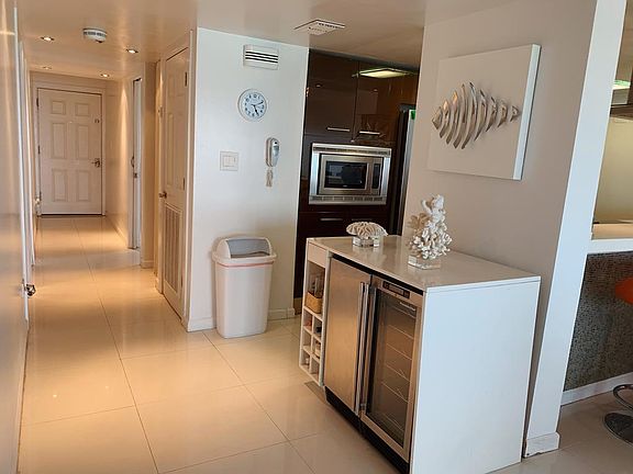 4th image of 2800 Gulf Blvd APT 1107