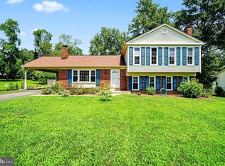 7617 Hayfield Rd, Alexandria, VA 22315