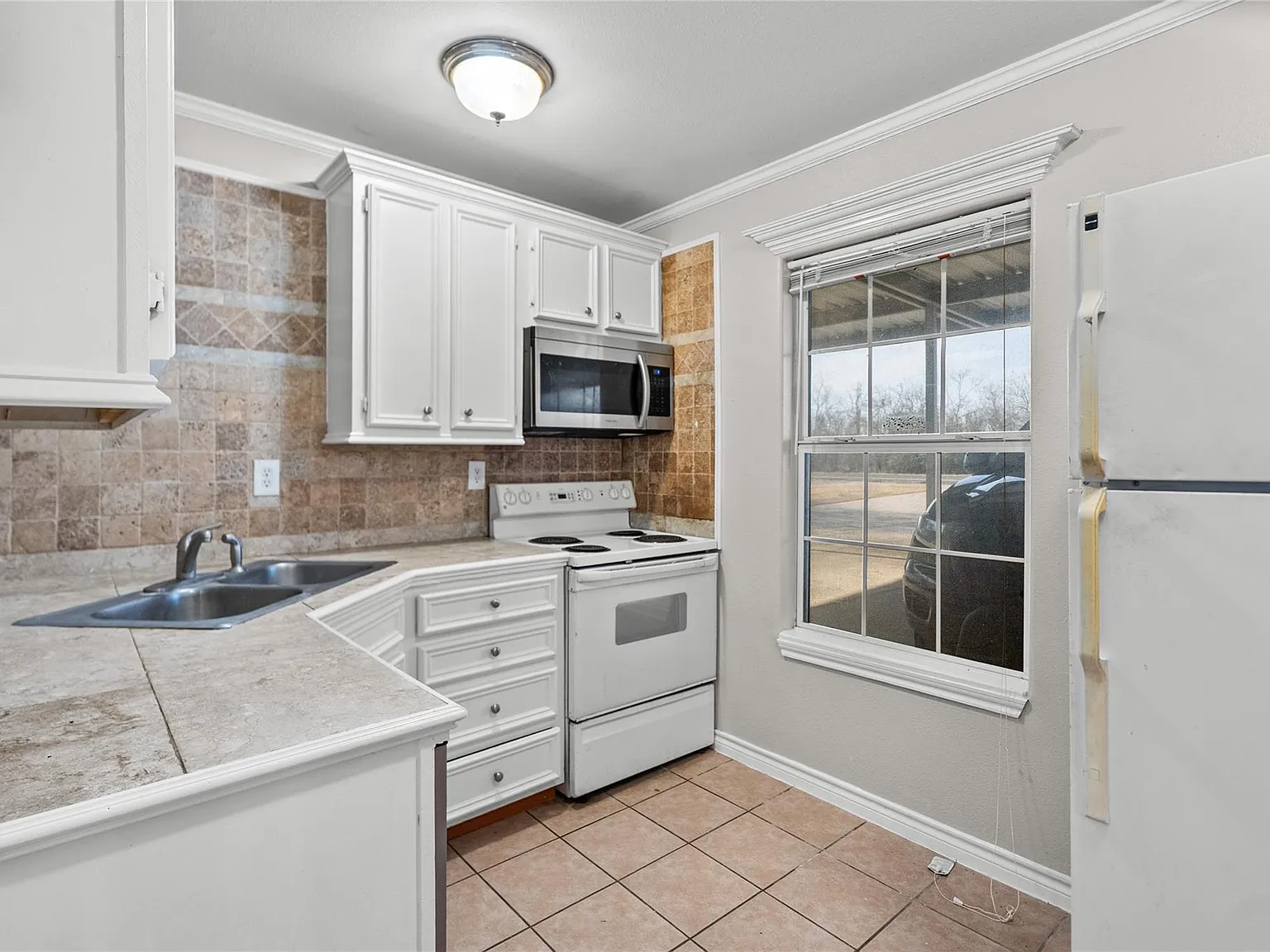 2 bed, 1.0 bath, $1,400 — Photo 3