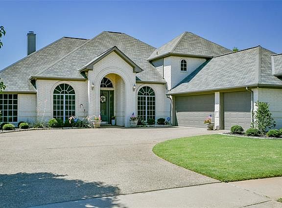 4th image of 2612 Waters Edge Dr