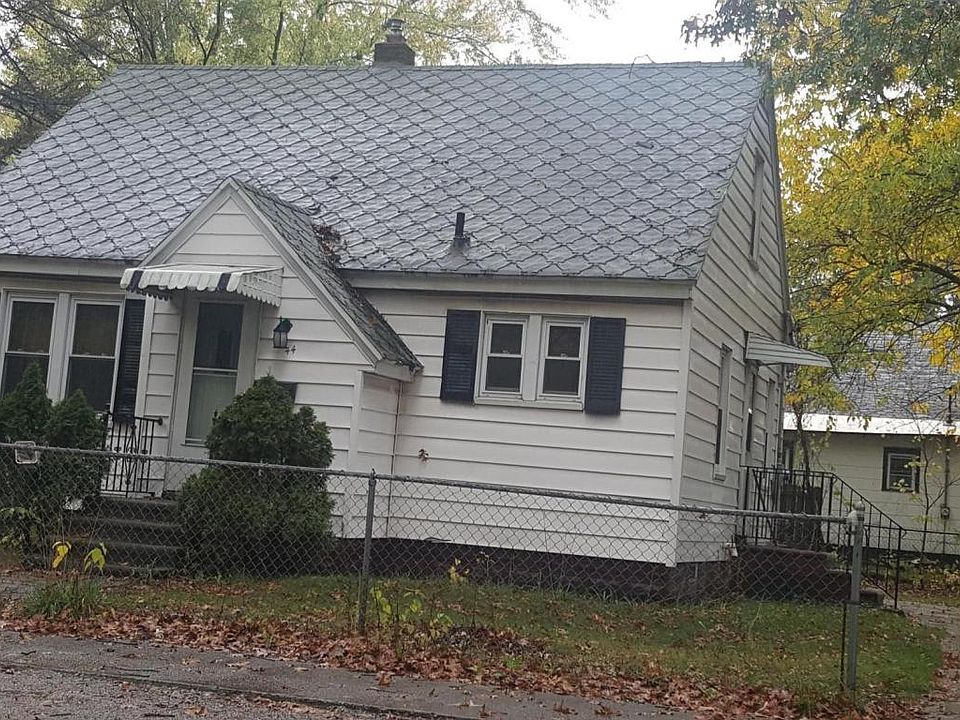 1st image of 44 W Oakwood Ave