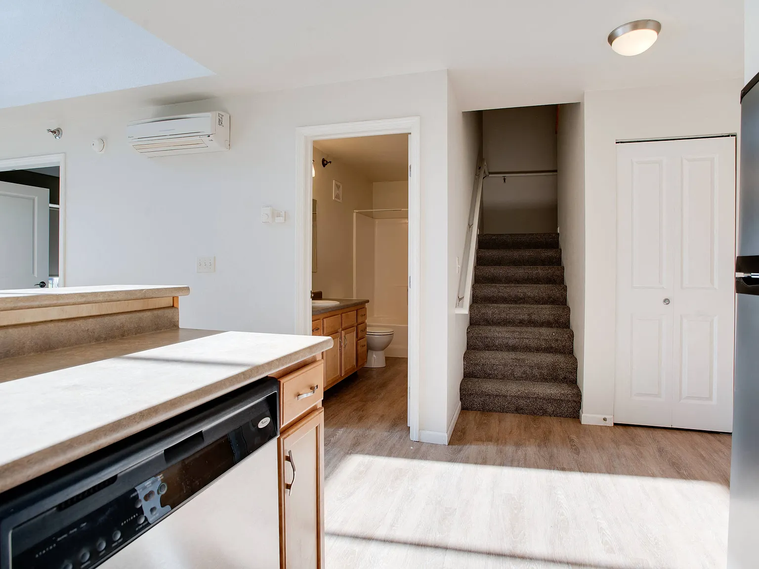 Urban Crossing Apartments — Photo 4