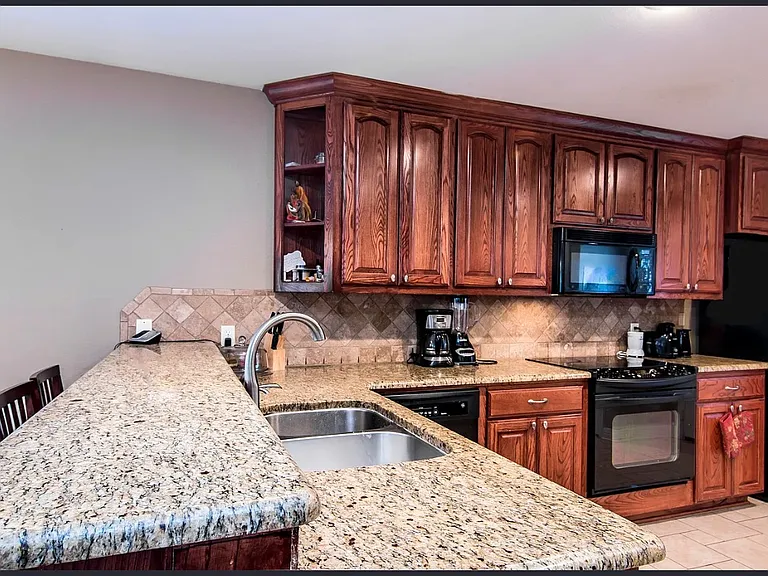 214 Cheryl St — Photo 3