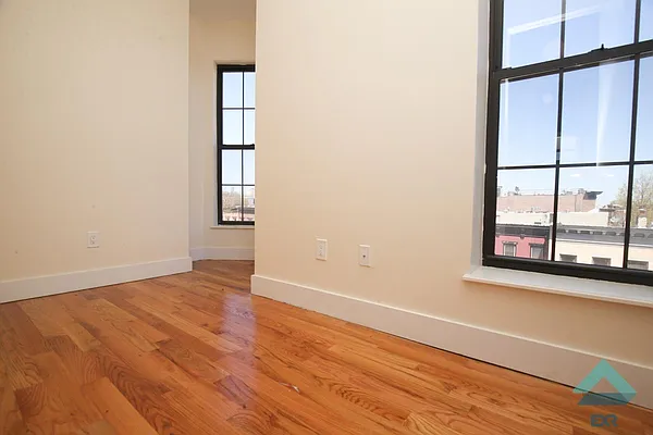 Rented by EXR | media 2