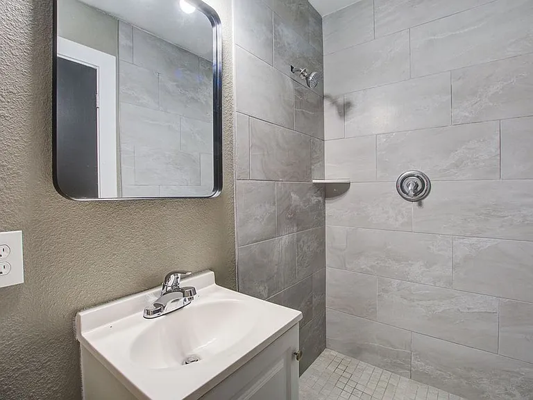 2307 S Fraser St — Photo 17