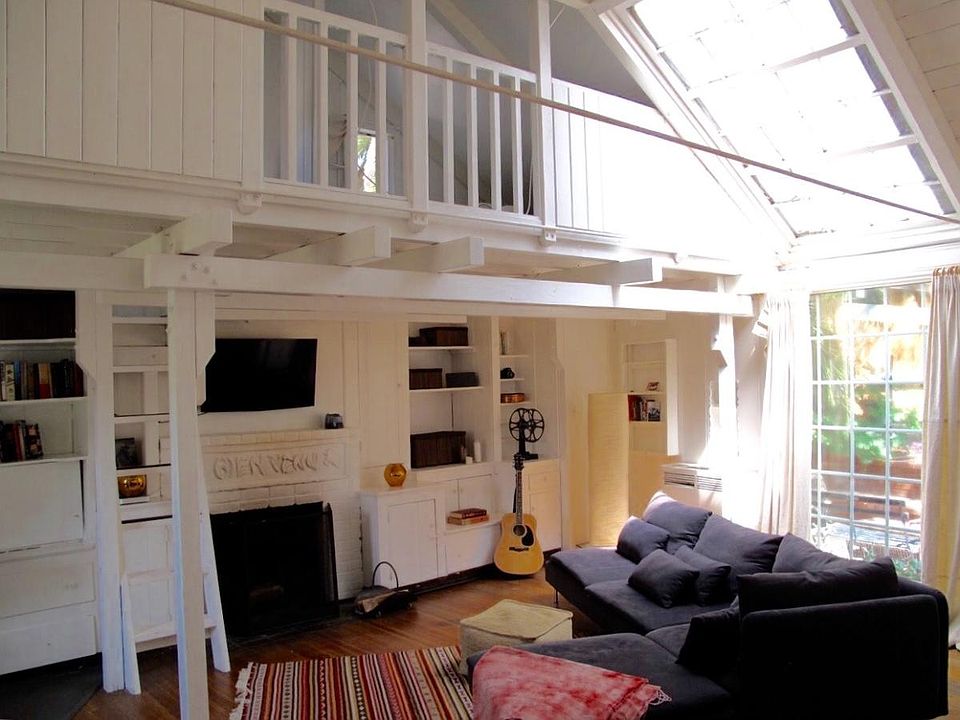 Entire Separate Back House with Loft
