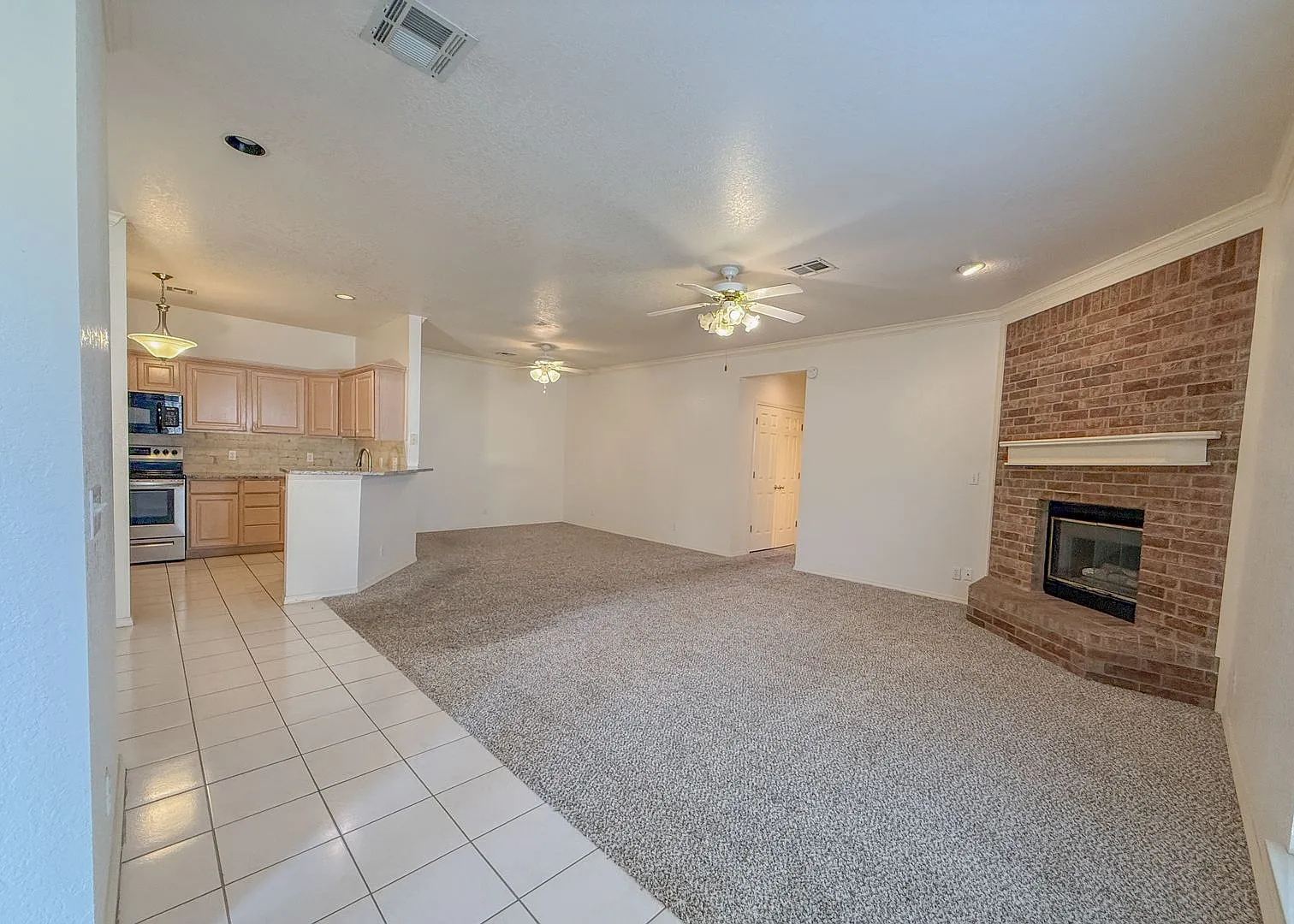 Lawncare Included! Gated Garden Home in Vintage Gardens! — Photo 3