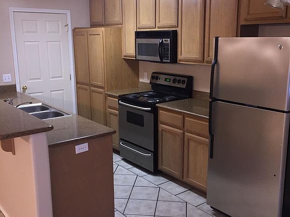 2nd image of 2607 Nassau St