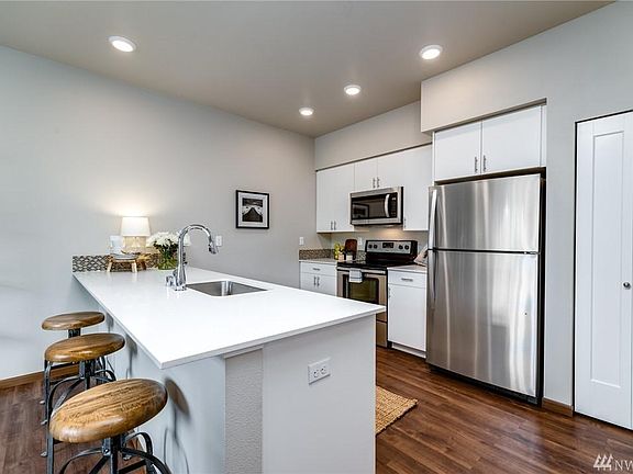 4th image of 13518 97th Ave E Unit 301