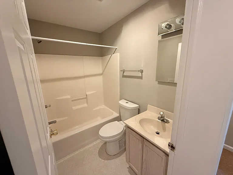 327 W Trinity Ave — Photo 5
